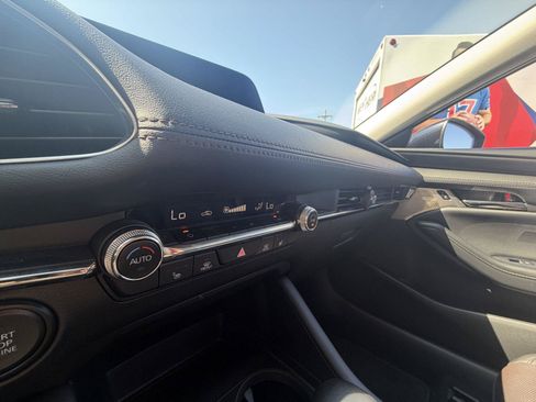 Used 2022 MAZDA MAZDA3 s FWD image 18