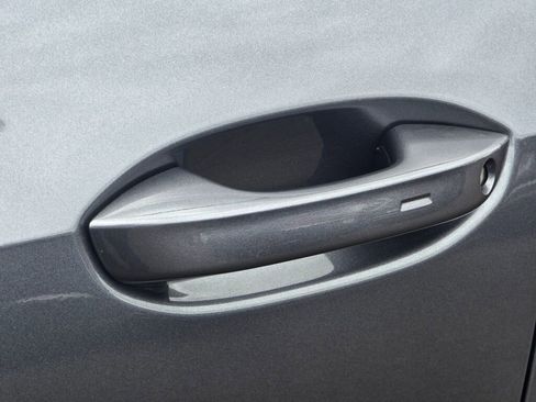 New 2025 Volkswagen Tiguan SE image 12