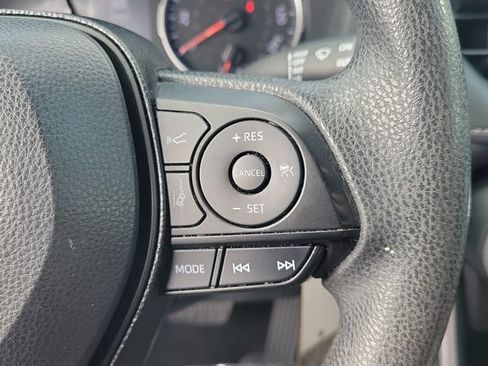 Used 2021 Toyota RAV4 LE FWD image 21