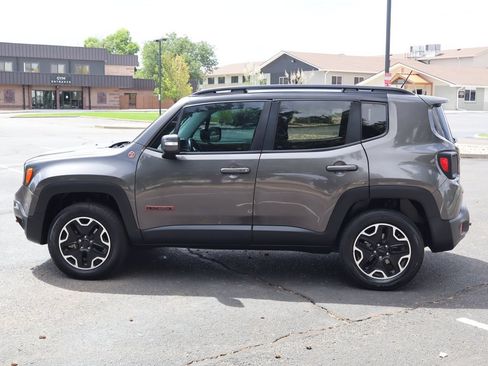 Used 2017 Jeep Renegade Trailhawk AWD/4WD image 9