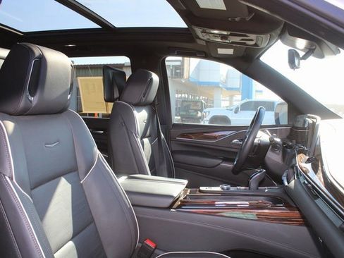 Used 2023 Cadillac Escalade Premium Luxury image 17