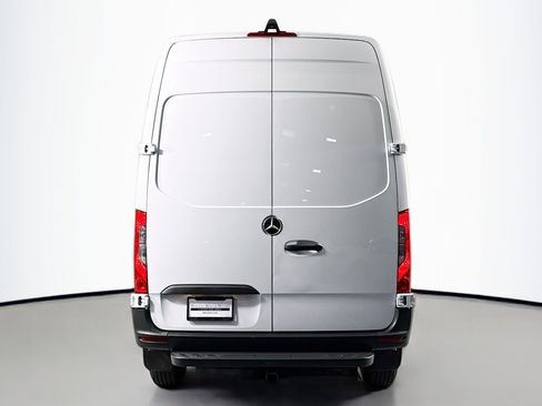 Used 2023 Mercedes-Benz Sprinter 2500 image 3