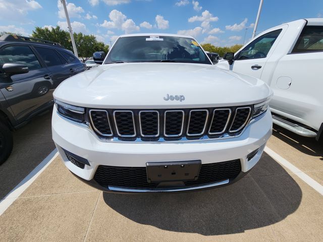 Used 2025 Jeep Grand Cherokee Laredo X w/ Luxury Tech Group I RWD image 2
