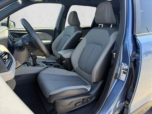 Used 2025 Subaru Forester Premium AWD/4WD image 11