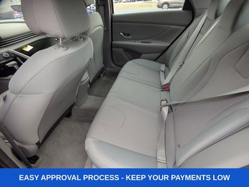 Used 2021 Hyundai Elantra SE image 19