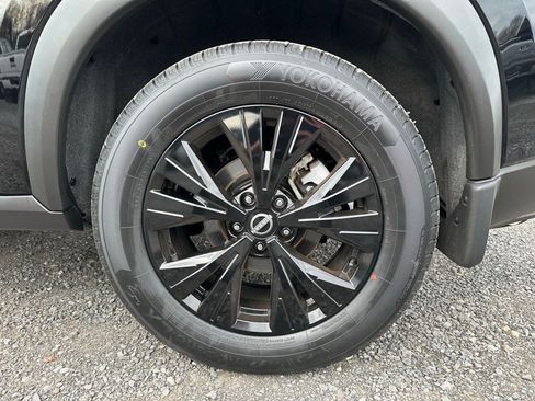 Used 2023 Nissan Rogue SV w/ SV Premium B Package image 14