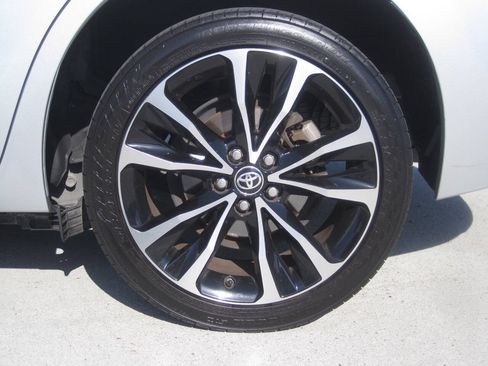 Used 2017 Toyota Corolla SE FWD image 38