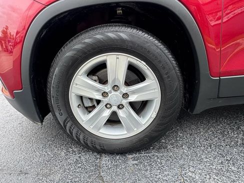 Used 2019 Chevrolet Trax LT w/ LT Convenience Package FWD image 16