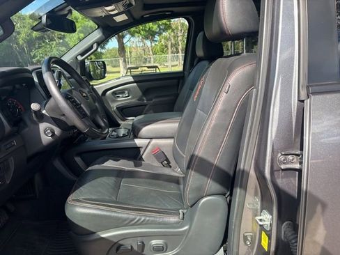 Used 2021 Nissan Titan PRO-4X w/ Pro-4x Convenience Package AWD/4WD image 9