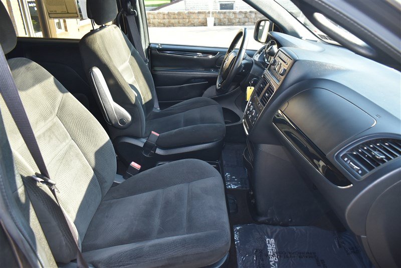 Used 2016 Dodge Grand Caravan SE FWD image 22