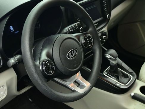 Used 2020 Kia Soul LX image 18