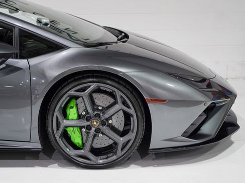 Used 2022 Lamborghini Huracan EVO RWD image 21