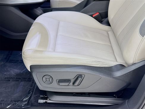 Certified 2024 Audi Q4 e-tron Premium Plus w/ Premium Plus image 19