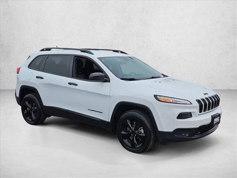 Used 2017 Jeep Cherokee Altitude image 3