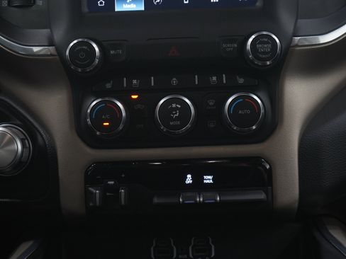 Used 2022 RAM 1500 Laramie AWD/4WD image 16