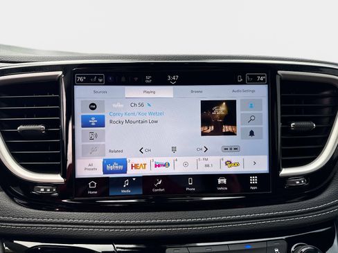 New 2026 Chrysler Pacifica Select image 24