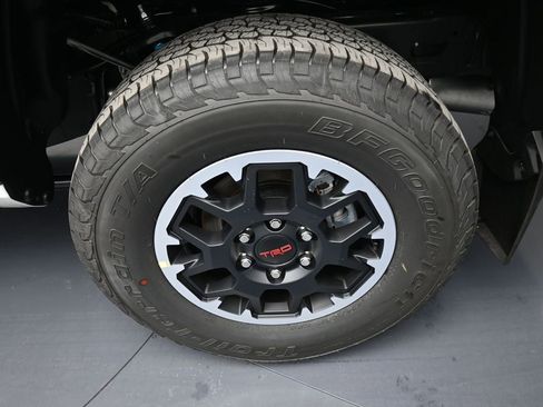 New 2024 Toyota Tacoma TRD Off-Road image 15