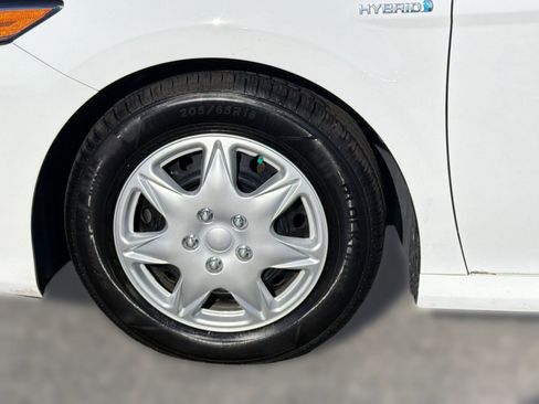 Used 2019 Toyota Camry LE FWD image 11