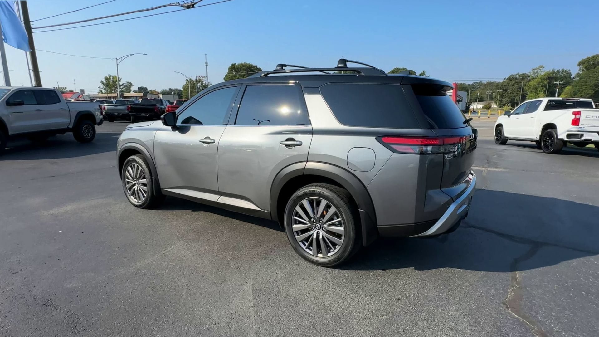 Used 2023 Nissan Pathfinder SL w/ SL Premium Package AWD/4WD image 6