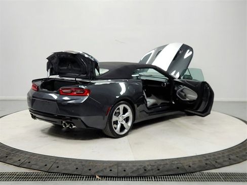 Used 2018 Chevrolet Camaro SS image 15