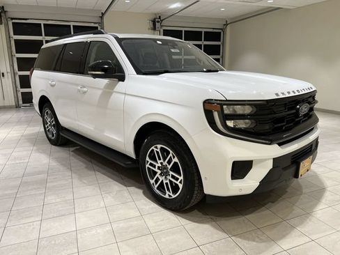 Used 2025 Ford Expedition Active AWD/4WD image 7