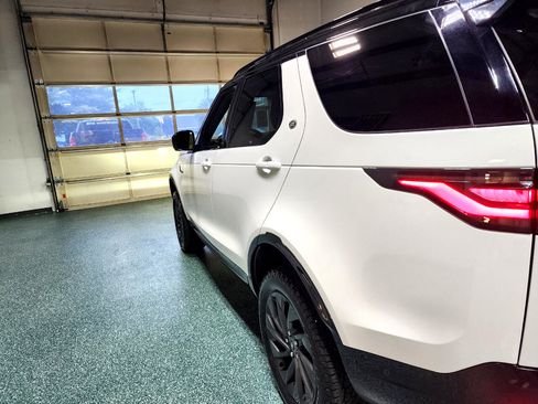 Used 2022 Land Rover Discovery S R-Dynamic image 10