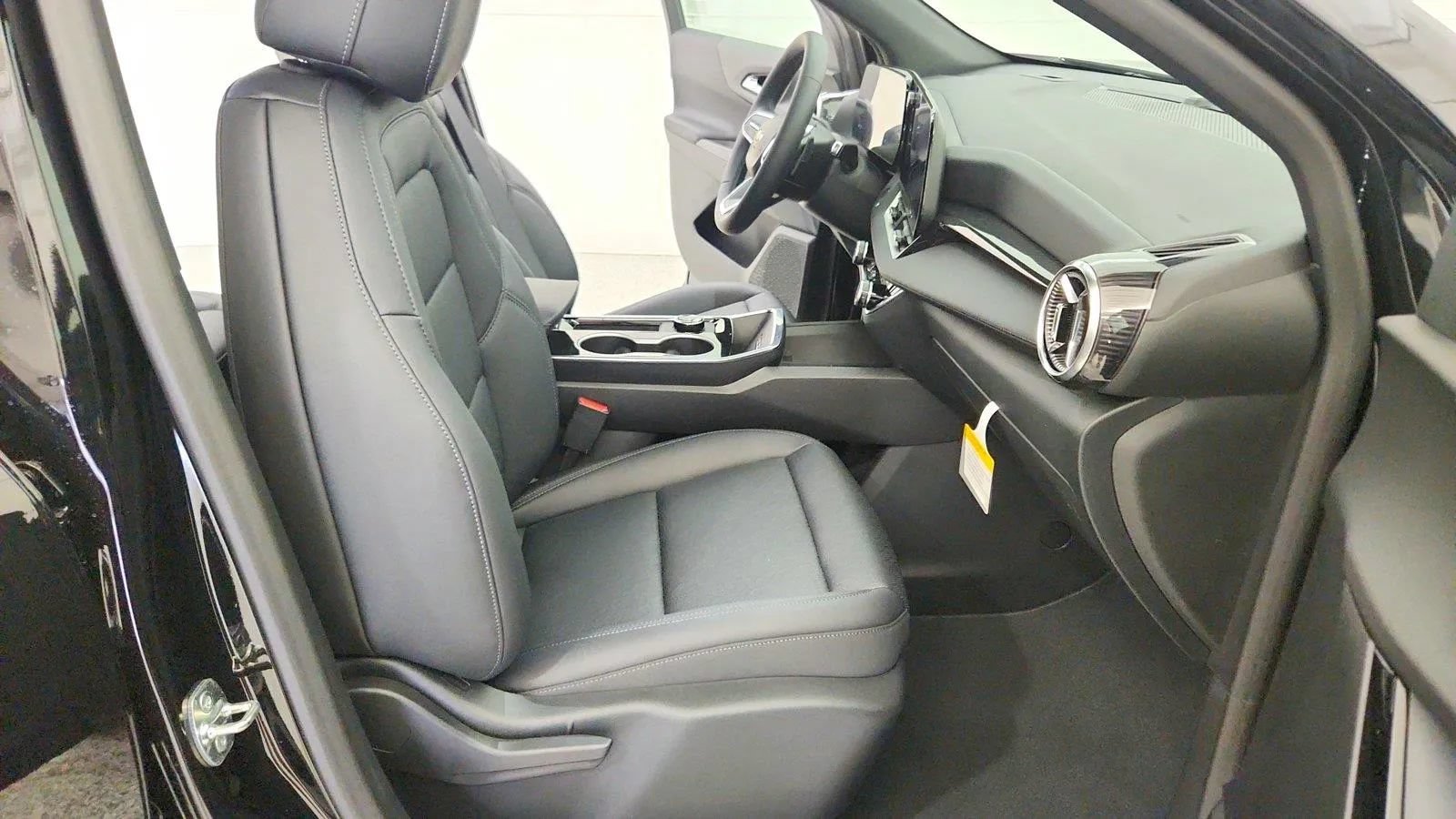 Used 2026 Chevrolet Equinox LT w/ Convenience Package II FWD image 36
