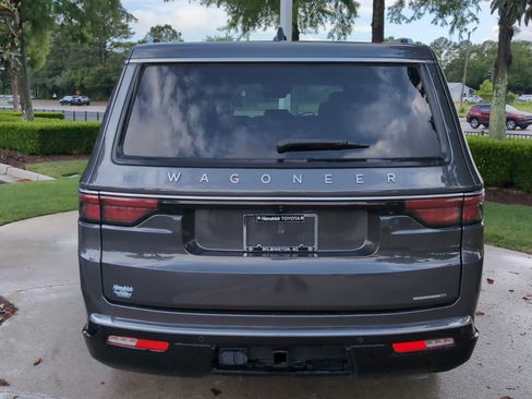 Used 2024 Jeep Wagoneer L Series II w/ Flexible Seating Group AWD/4WD image 9