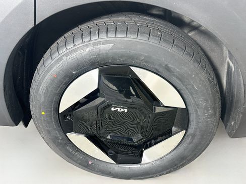 Used 2024 Kia EV9 Light RWD image 11