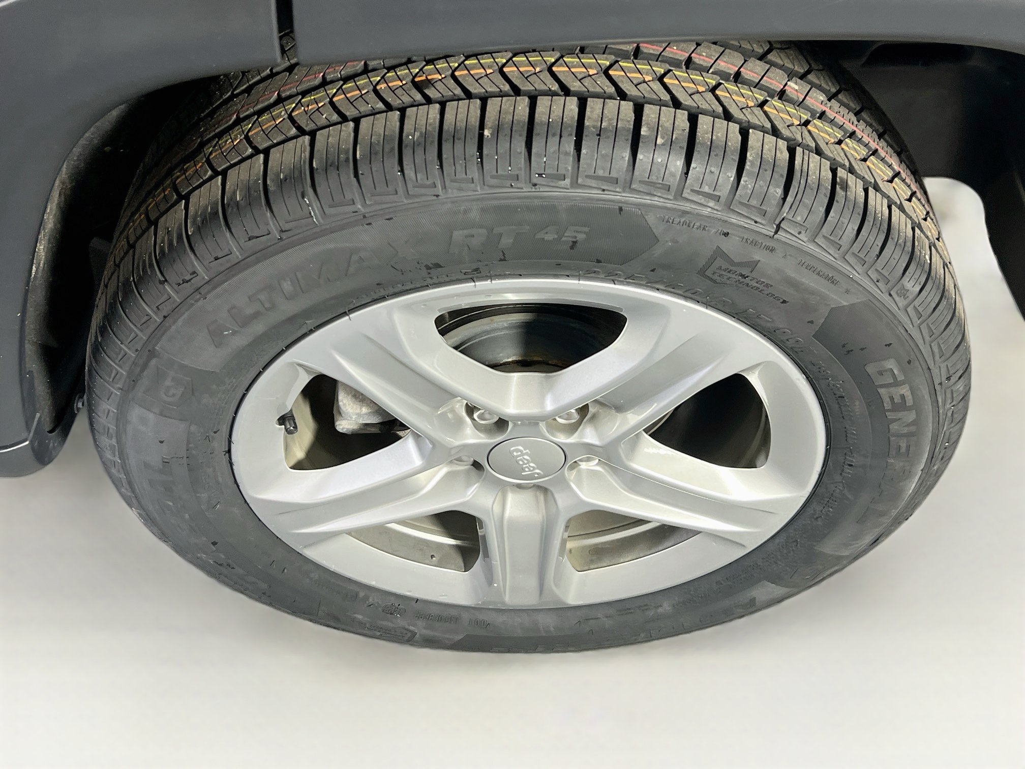 Used 2023 Jeep Compass Latitude AWD/4WD image 28