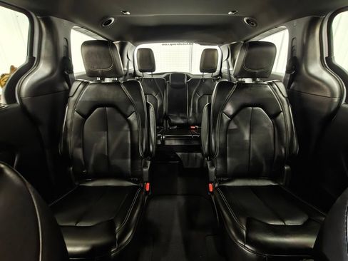 Used 2025 Chrysler Pacifica Select FWD image 23