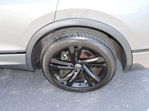 Used 2023 Volkswagen Tiguan SE R-Line image 6