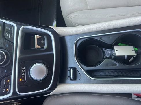 Used 2015 Chrysler 200 Limited w/ Convenience Group FWD image 11