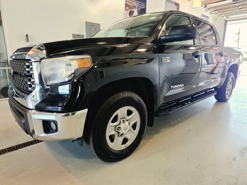 Used 2021 Toyota Tundra SR5 w/ SR5 Leather Package AWD/4WD image 4