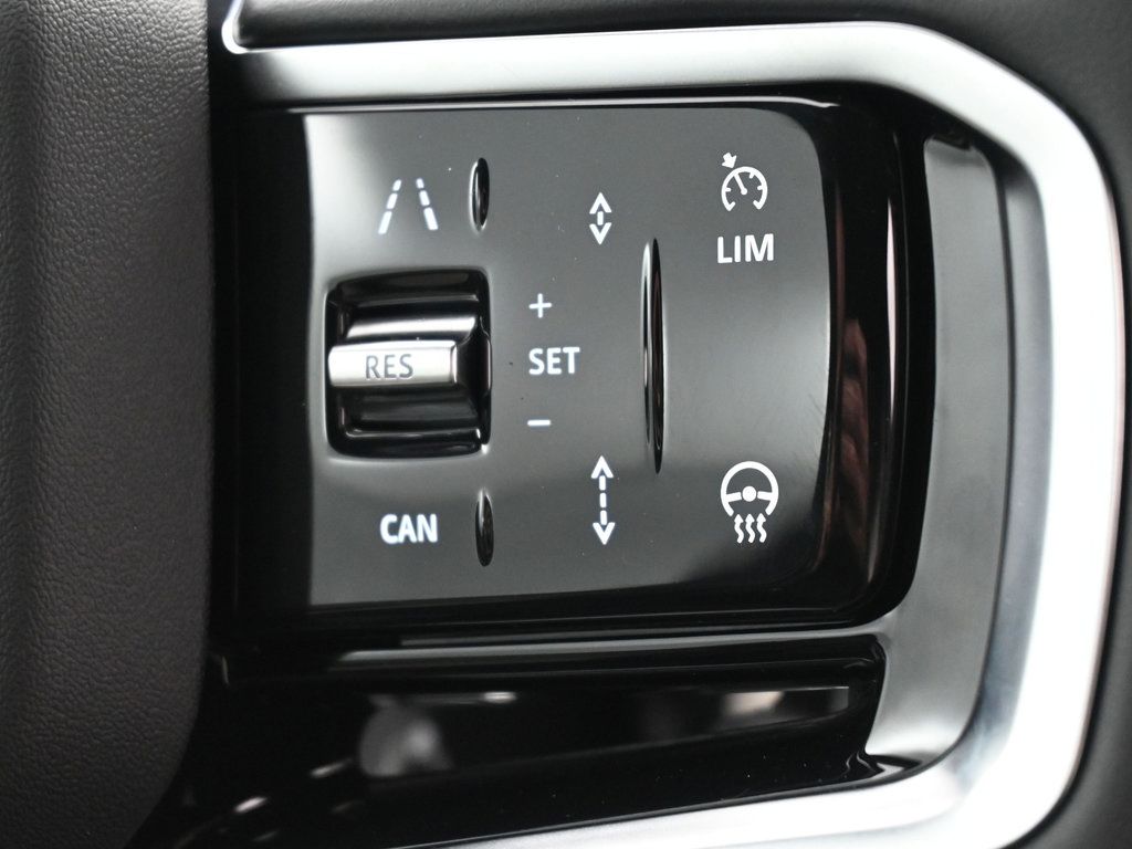 Used 2025 Land Rover Discovery Sport Dynamic SE AWD/4WD image 19