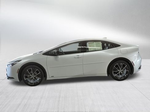 Used 2024 Toyota Prius XLE image 4