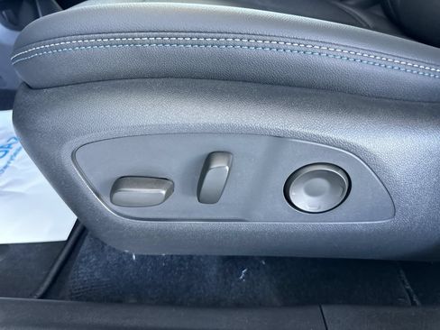 Used 2024 Chevrolet Equinox EV LT FWD image 12