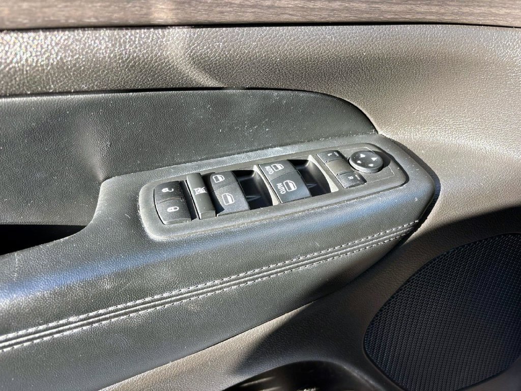 Used 2018 Jeep Grand Cherokee Altitude AWD/4WD image 17