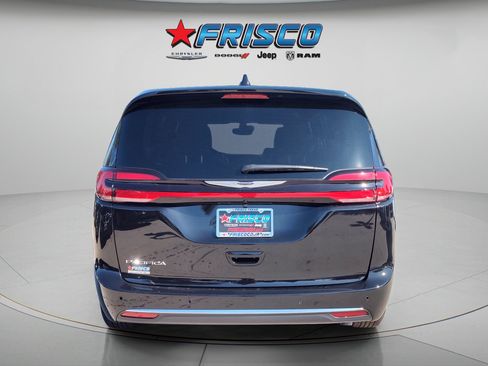 New 2026 Chrysler Pacifica Select image 6
