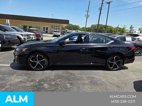 Used 2025 Nissan Altima 2.5 SR FWD image 2