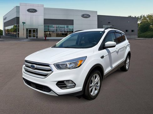 Used 2018 Ford Escape SE w/ Ford Safe & Smart Package FWD image 5
