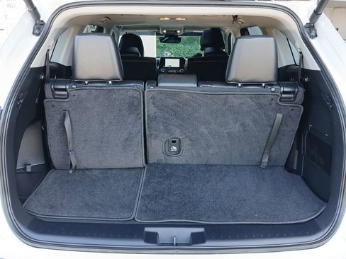 Used 2024 Toyota Highlander XLE FWD image 27