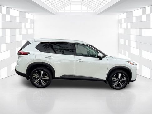 Certified 2024 Nissan Rogue SL FWD image 8