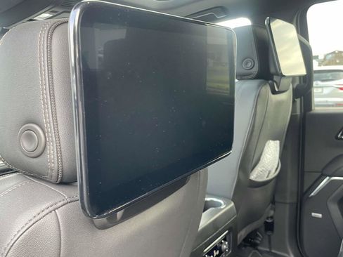 New 2025 Chevrolet Suburban High Country image 9