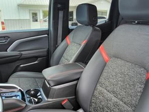 Used 2023 Chevrolet Colorado Z71 w/ Z71 Convenience Package 2 AWD/4WD image 5