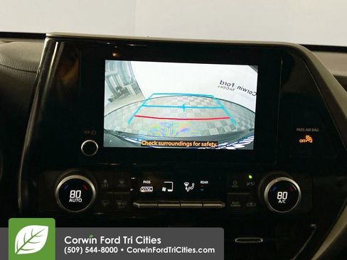 Used 2024 Toyota Highlander LE image 20