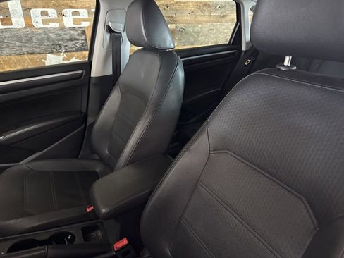 Used 2017 Volkswagen Passat 1.8T R-Line image 7