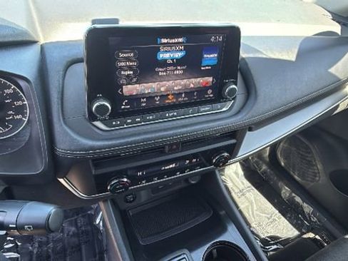 Used 2024 Nissan Rogue SV AWD/4WD image 15
