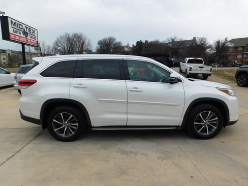 Used 2017 Toyota Highlander XLE image 5