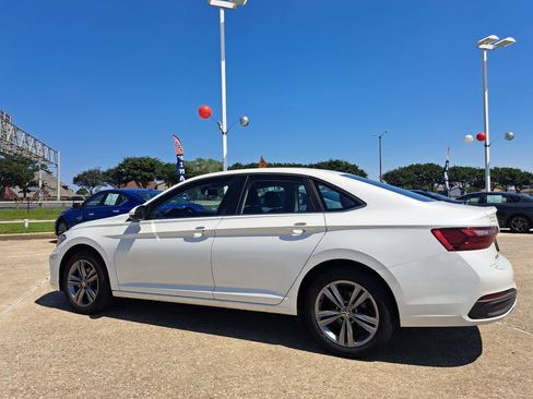 Used 2023 Volkswagen Jetta SE FWD image 7